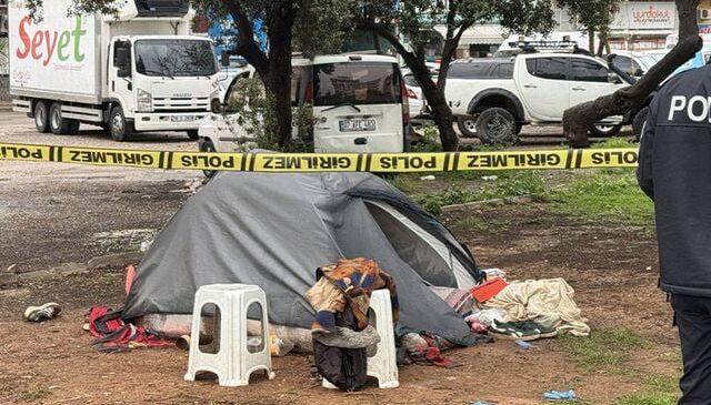 Parktaki çadırında ölü bulundu