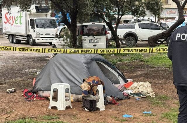 Parktaki çadırında ölü bulundu