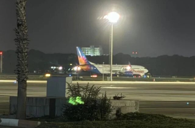 Pilot istifra etti, uçak Antalya Havalimanı’na acil iniş yaptı