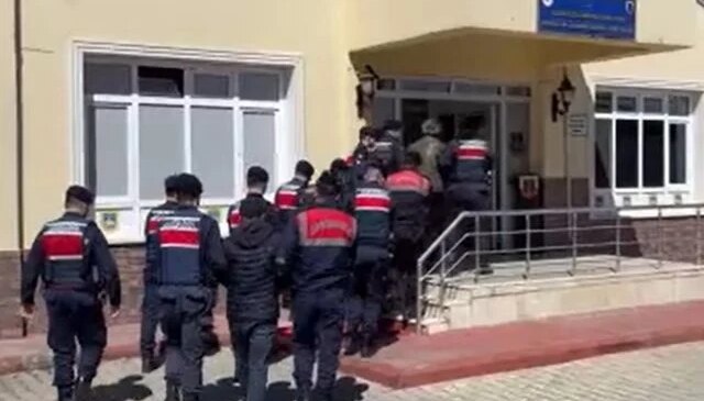 Jandarmadan şok baskın! Doktor ve eczacılar tutuklandı