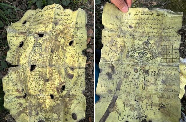 Aracını satarken plakalığın içinde büyü kağıtları buldu