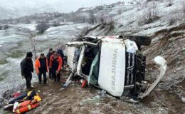 Artvin’de ambulans uçuruma yuvarlandı: 1 ölü, 4 yaralı