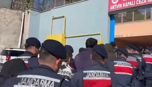 Artvin merkezli organize suç örgütü operasyonunda yakalanan 35 şüpheliden 28’i tutuklandı