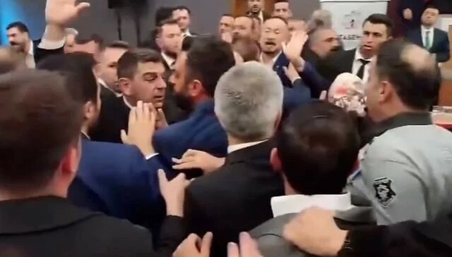 Ataşehir’de belediye başkan vekilliği seçiminde ortalık karıştı