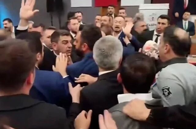 Ataşehir’de belediye başkan vekilliği seçiminde ortalık karıştı