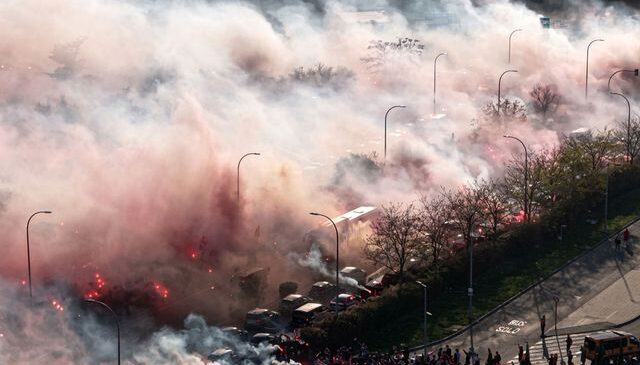 Atletico Madrid taraftarı adeta şehri yaktı
