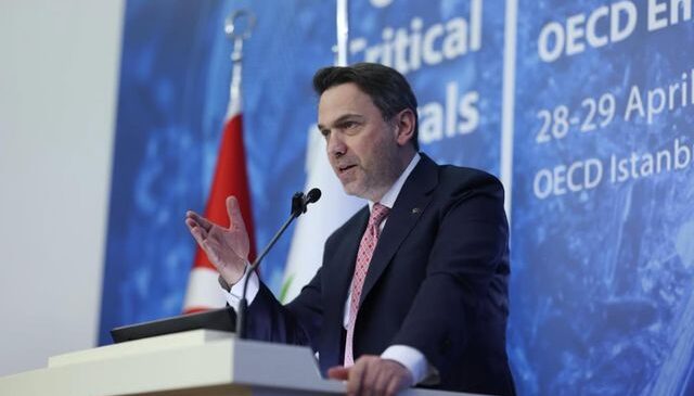 Bakan Bayraktar’dan sert uyarı: İşçisinin hakkını ödemeyene ruhsat yok