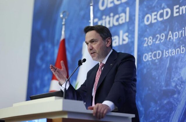 Bakan Bayraktar’dan sert uyarı: İşçisinin hakkını ödemeyene ruhsat yok