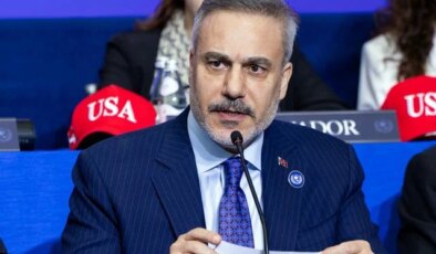 Bakan Fidan’dan diplomasi trafiği! Barrack’ı ağırladı, Arakçi ile telefonda görüştü