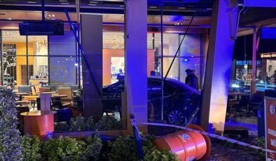 Bakırköy’de otomobil kafedeki müşterilerin arasına daldı: 6 yaralı