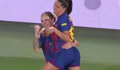 Barcelona kadın futbol takımı oyuncusu kornerden gol attı