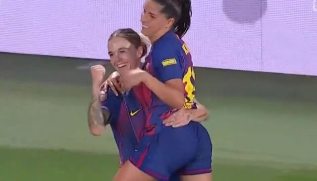 Barcelona kadın futbol takımı oyuncusu kornerden gol attı