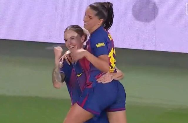 Barcelona kadın futbol takımı oyuncusu kornerden gol attı