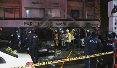 Beşiktaş’ta araç kiralama şirketinde çıkan yangında 14 araç zarar gördü