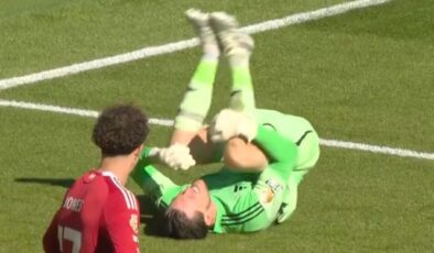 Bu kadarı da insafsızlık! Rakip kaleci sakatlanıp yerde yatarken gol attılar