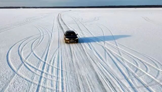 Bu yolda araç içerisinde durmak da emniyet kemeri de takmak yasak