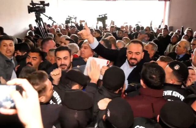 Bursa Büyükşehir Belediyesi başkan vekili seçimi öncesinde gerginlik