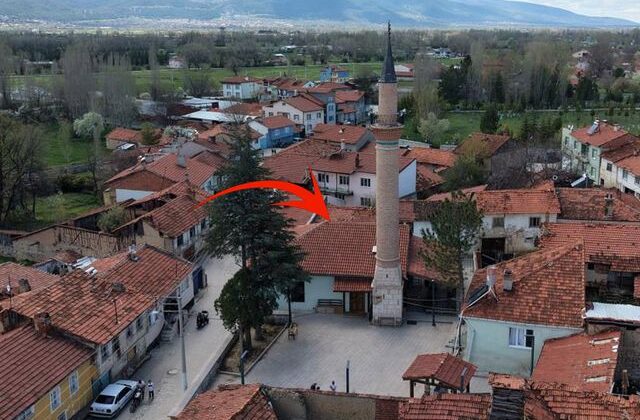 Caminin duvarından çıkan 300 parçalık sır! Ankara’da özel ekipler inceliyor