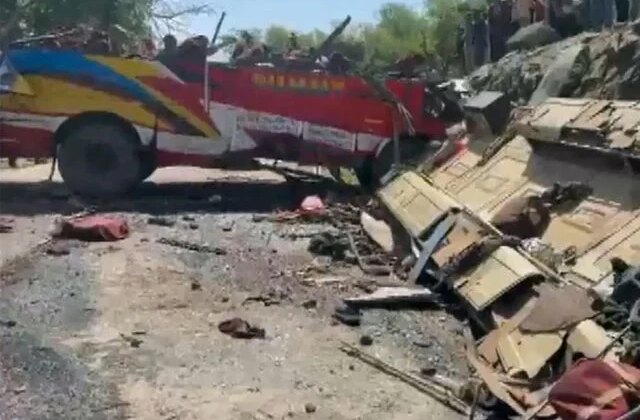 Cammu Keşmir’de yolcu otobüsünün uçuruma yuvarlandı: 21 ölü