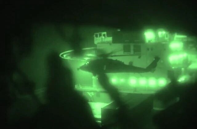 CENTCOM, İran gemisini ele geçirme operasyonunun görüntülerini paylaştı