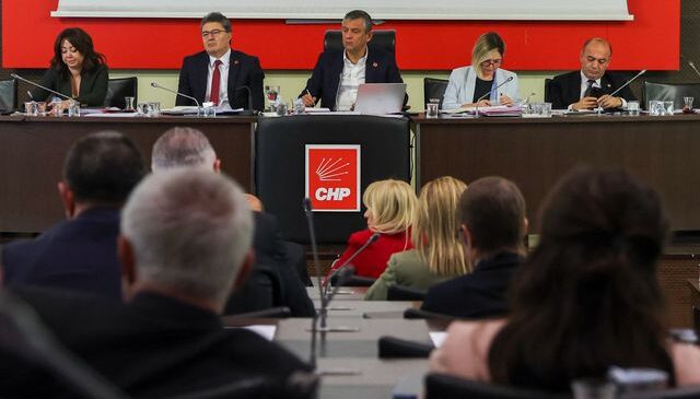 CHP’de ihraç edilenler partiye dönüyor