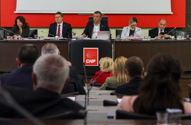 CHP’de ihraç edilenler partiye dönüyor