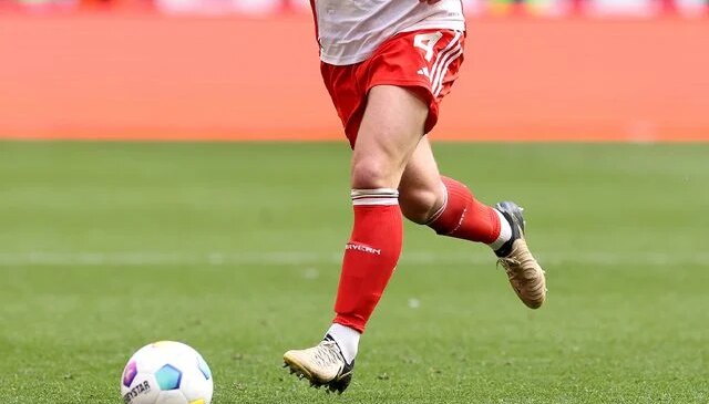 Yıldız futbolcu cinsiyet mi değiştirdi? Kulübünden fotoğraflı yanıt