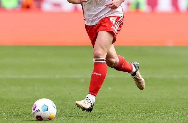 Yıldız futbolcu cinsiyet mi değiştirdi? Kulübünden fotoğraflı yanıt