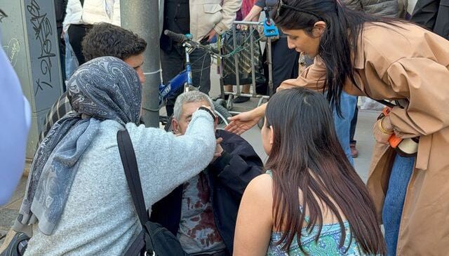 Çocuğun attığı yumrukla yaşlı adam kanlar içinde yere yığıldı