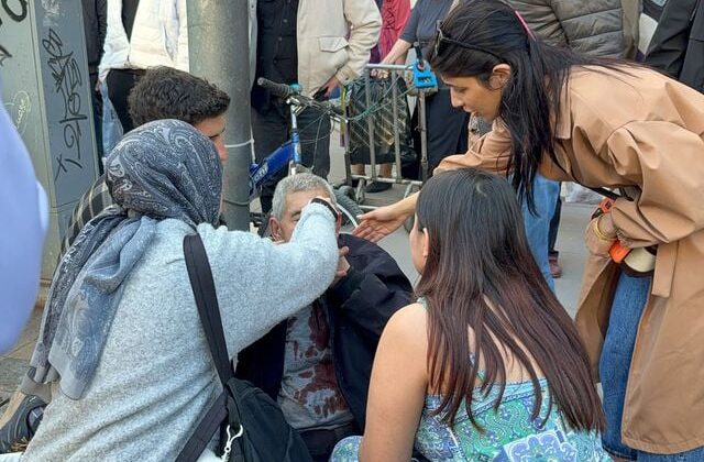 Çocuğun attığı yumrukla yaşlı adam kanlar içinde yere yığıldı