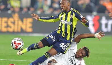 Derbi biteli saatler oldu ancak yangın dinmiyor! Bir tepki de Cerny’den