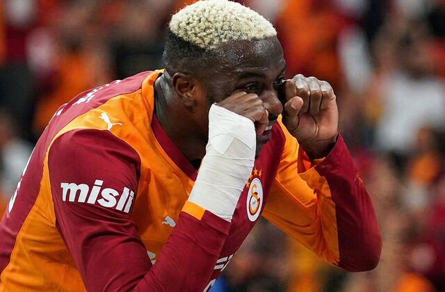 Derbide ilk yarının özeti gibi kare