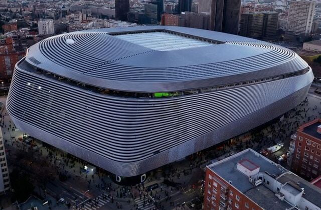 Dev maç öncesi stadın çatısını bile kapattılar