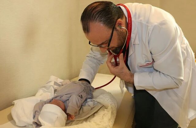 Dünyada 5 binde bir görülüyor: Yemek borusu kapalı doğdu