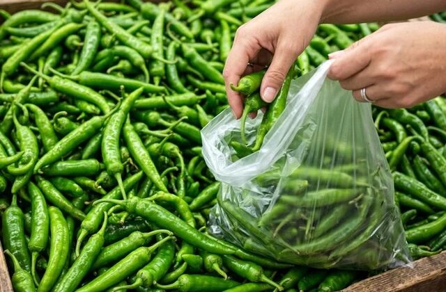 Diyarbakır’da bir zincir markette 20 TL’ye alınan biberin 249 TL’ye satıldığını tespit edildi