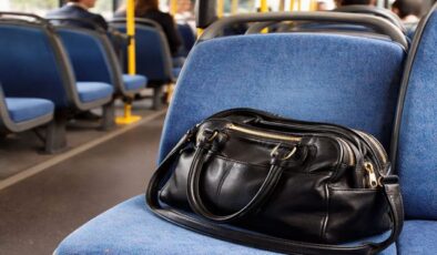 Otobüste unutulan çantadan servet çıktı