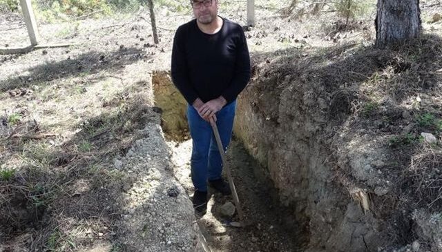 Dokuz kez ölümden döndü, mezarını kazmaya başladı