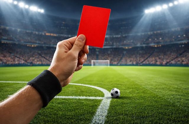 Dünya futbolunda devrim gibi öneri! Kırmızı kart yok, maçlar 50 dakika