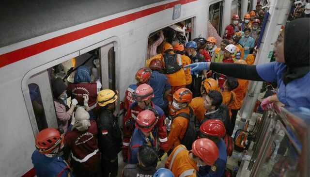 Tren faciası ülkeyi sarstı: 14 ölü, 38 yaralı