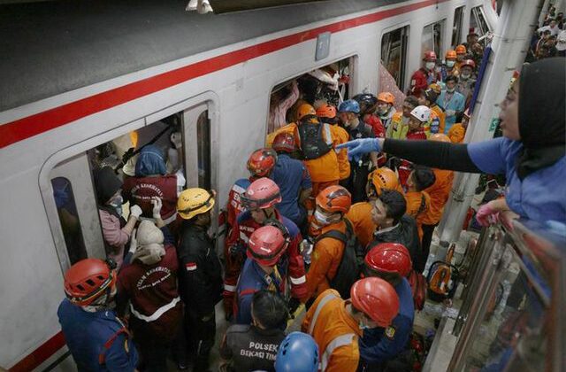 Tren faciası ülkeyi sarstı: 14 ölü, 38 yaralı