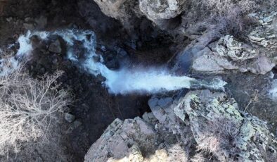 10 yıl sonra yeniden aktı! Erciyes’te şelale canlandı