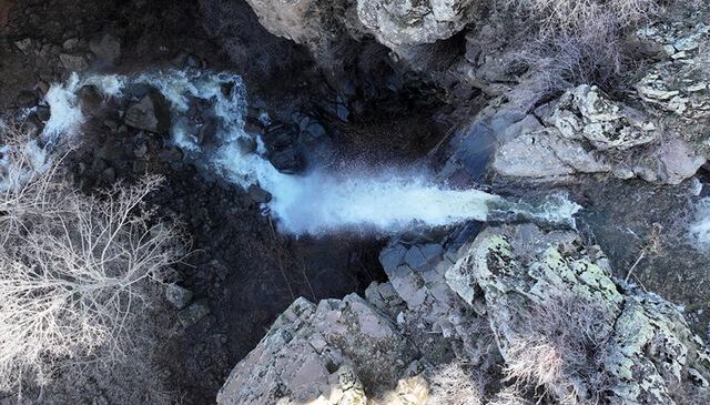 10 yıl sonra yeniden aktı! Erciyes’te şelale canlandı