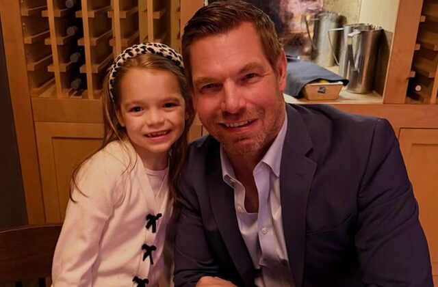 Tacizle suçlanan ABD’li Vekil Eric Swalwell istifa kararı aldı