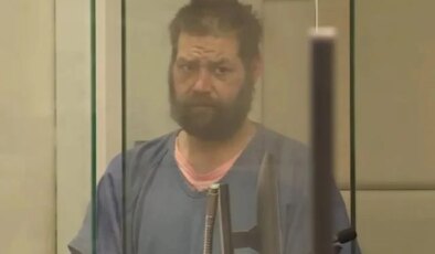 Eve zorla girip bebeğini kucağında tutan kadına tecavüze kalkıştı