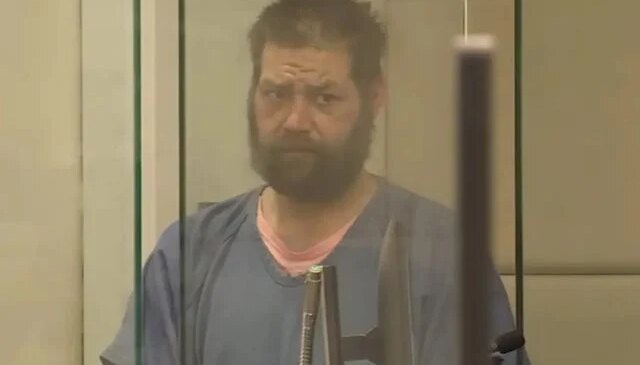 Eve zorla girip bebeğini kucağında tutan kadına tecavüze kalkıştı