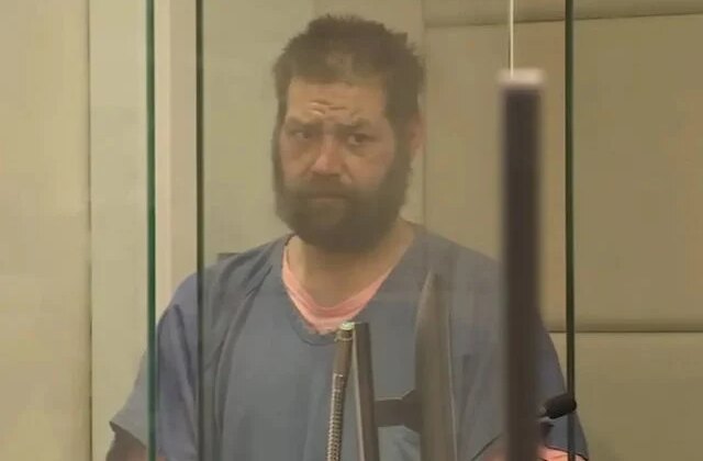 Eve zorla girip bebeğini kucağında tutan kadına tecavüze kalkıştı