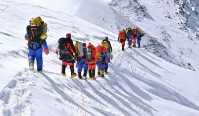 Everest’te dev vurgun! Önce fare karbonatla hasta ettiler, sonra kurtardılar