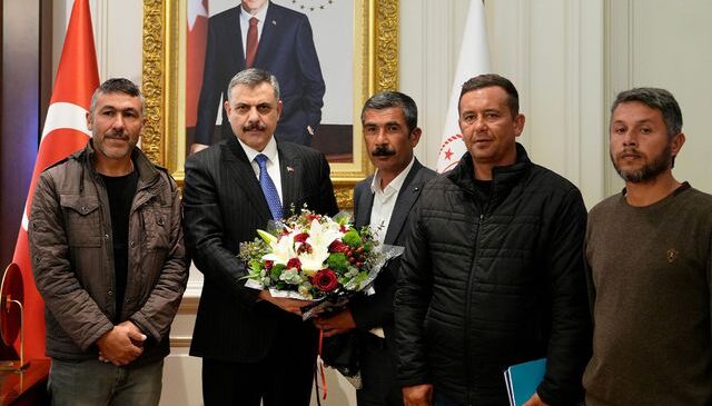 Eylemlerini sonlandıran maden işçileri İçişleri Bakanı Çiftçi’yi ziyaret etti