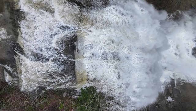 Fay kırığıyla oluştu, son yağışlarla coştu