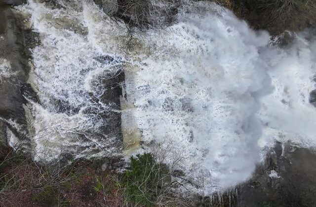 Fay kırığıyla oluştu, son yağışlarla coştu